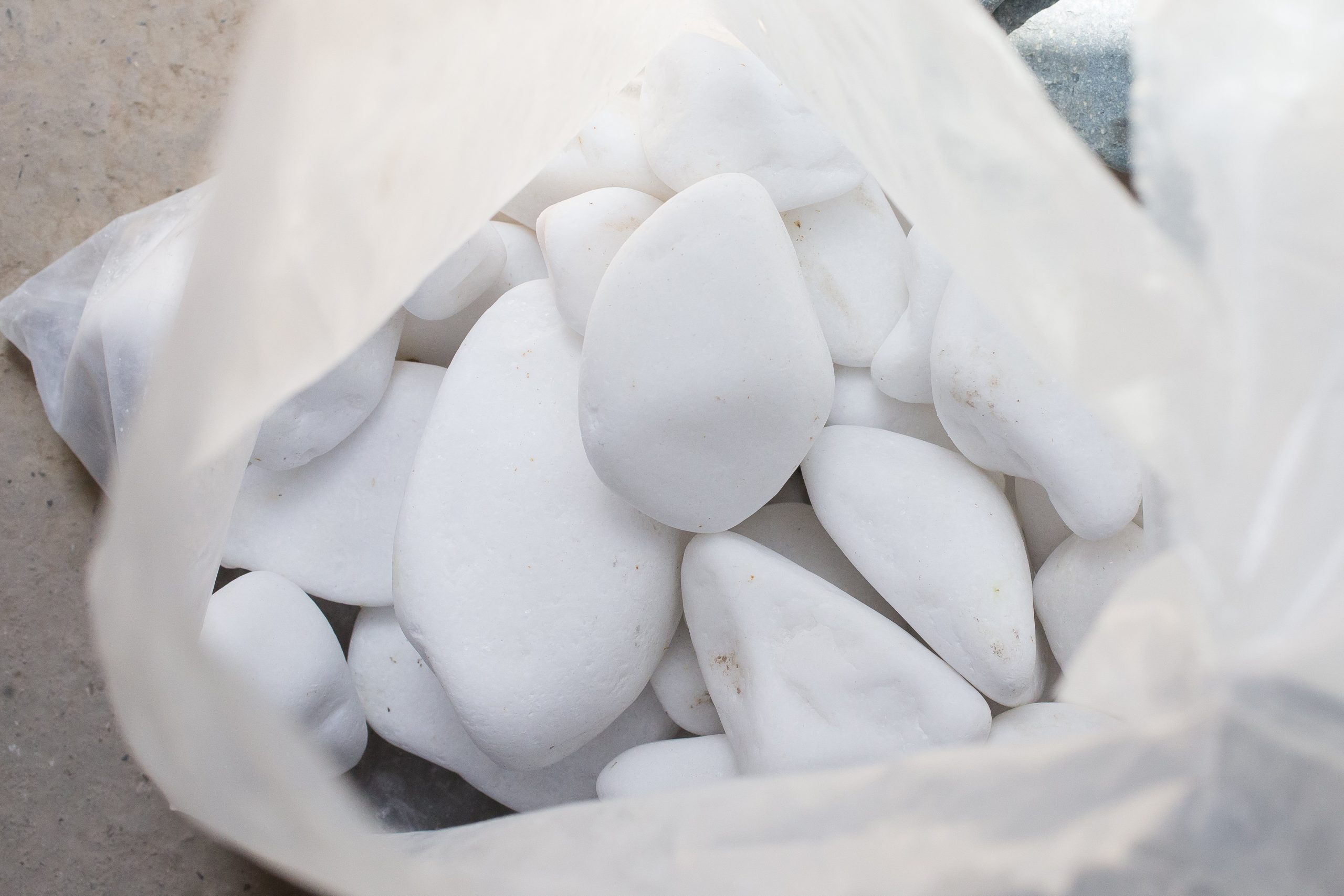 Pebbles Marmură Thassos (sac 20 kg) - poza produs piatra naturala Everstone