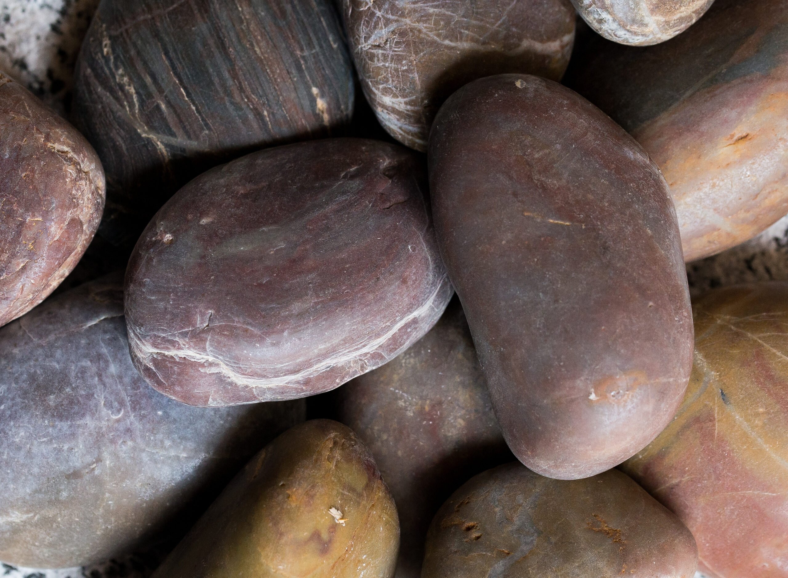 Pebbles Polished Brown (sac 20 kg) - Everstone piatra naturala everstone.ro